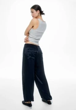 PULL & BEAR Satin Parachute - Broek - Mottled Black -Geselecteerde Modieuze Dameskledingwinkels 01f9e05b2aca4c0aabb6b44b6bfa31fd