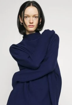 DRYKORN Liora - Trui - Blue -Geselecteerde Modieuze Dameskledingwinkels 028fbaa798bd4d95bd68e531b42eedef