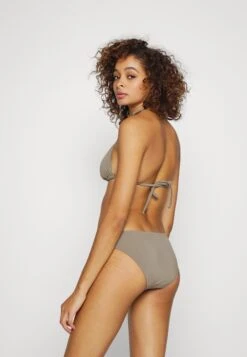 Bruno Banani Triangle Set - Bikini - Stone 9 Bruno Banani Triangle Set - Bikini - Stone -Geselecteerde Modieuze Dameskledingwinkels 045f472a6ef24724a24e706526954544