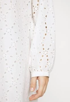 Minimum Pilma - Maxi-Jurk - White -Geselecteerde Modieuze Dameskledingwinkels 08fa684e559040a480a9116f85a12bad