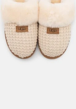 Ugg Cozy - Pantoffels - Cream -Geselecteerde Modieuze Dameskledingwinkels 0ba294fceeec41fb9fb38426add47e61