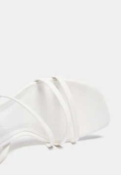 PULL & BEAR Absatz Mit Gekreuzten Riemen - Sandalen - White -Geselecteerde Modieuze Dameskledingwinkels 11f9646f3a214e7f86b757e545cf53b7