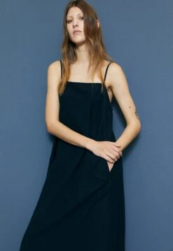 Minimum Vikilino - Maxi-Jurk - Black -Geselecteerde Modieuze Dameskledingwinkels 1435afdd3f1d42c6886e45b6f4ada1cb