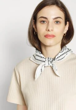 Top Skirt Set - Kokerrok - 003 - Off-White -Geselecteerde Modieuze Dameskledingwinkels 17d77307363e48c6bd680b42cdfb7bf7