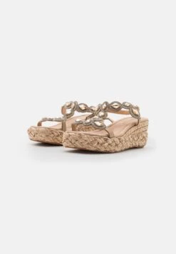 Alma En Pena Sandalen Met Sleehak - Beige -Geselecteerde Modieuze Dameskledingwinkels 18e6400368264c168d0a8dddaff3793e