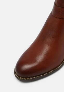 Tamaris Korte Laarzen - Maroon -Geselecteerde Modieuze Dameskledingwinkels 1af3e01522aa47678a725f6d1b110554