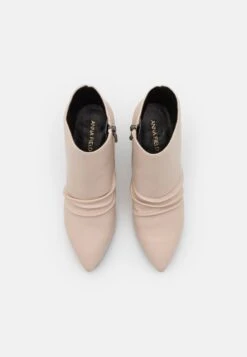Anna Field Korte Laarzen - Beige -Geselecteerde Modieuze Dameskledingwinkels 24d56426afbf4c7aab266a44ce48f8cc