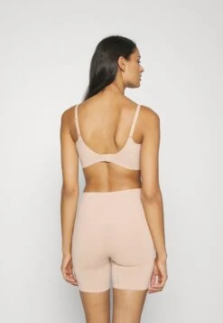 Chantelle Smooth Comfort Wirefree Bra - Bustier - Sirocco -Geselecteerde Modieuze Dameskledingwinkels 2627891810ef4fc1a512b1e419c89796