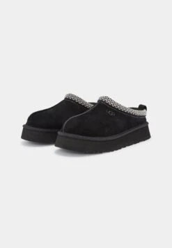 Ugg Tazz - Pantoffels - Nero 12 Ugg Tazz - Pantoffels - Nero -Geselecteerde Modieuze Dameskledingwinkels 2da97aff716843909ef92f6c48027cba
