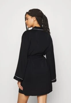 Anna Field Amanda Satin Dressing Gown - Badjas - Black -Geselecteerde Modieuze Dameskledingwinkels 2ed7ad8212184e4ca1dc1b97ba75f567