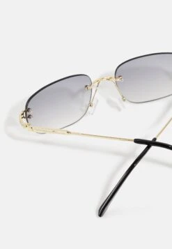 Jack & Jones Jacberlin Unisex - Zonnebril - Purple Magic -Geselecteerde Modieuze Dameskledingwinkels 32ea2c07141a4a30b0ee5edba7c6dc45