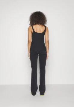 Flared Jeans - Black Denim -Geselecteerde Modieuze Dameskledingwinkels 3dfec485026a4fed8442c822b36377a4