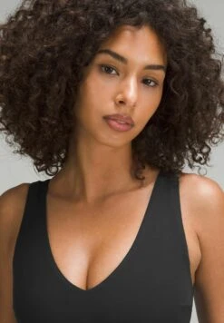 Lululemon Align™ V-Neck C/D - Sport-Bh Met Medium Support - Black -Geselecteerde Modieuze Dameskledingwinkels 42795b754b80489c98cb3ca761763e2c