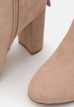 Leather - Laarzen Met Hoge Hak - Beige -Geselecteerde Modieuze Dameskledingwinkels 46cb7ba4b24644c79690a3cae899d54e