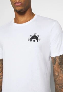 YOURTURN Eye Moon Tee Unisex - T-Shirt Print - White 11 YOURTURN Eye Moon Tee Unisex - T-Shirt Print - White -Geselecteerde Modieuze Dameskledingwinkels 4dd20f6762934f19b776fbe59ba9d29f