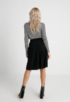 A-Lijn Rok - Black -Geselecteerde Modieuze Dameskledingwinkels 5053c38cb0014b659c7b9f981ef22899