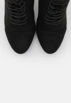 Veterboots - Black -Geselecteerde Modieuze Dameskledingwinkels 5d1877a5c2284f108017bb41a585090f