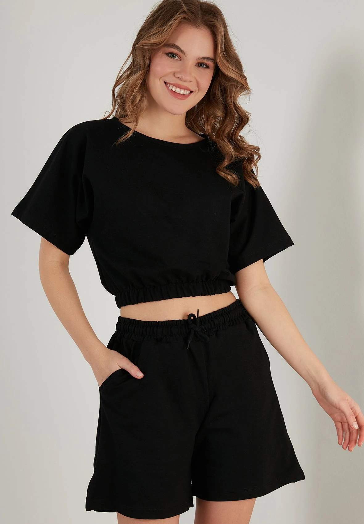 LELA Two Piece Set - Regular Fit - Shorts - Black 1 LELA Two Piece Set - Regular Fit - Shorts - Black