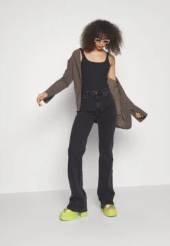 Flared Jeans - Black Denim -Geselecteerde Modieuze Dameskledingwinkels 62034efe5f3347339b9f3b99b2f4e0f5