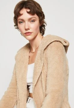 ONLY Onlcontact Hood Sherpa Coat - Lichte Jas - Humus -Geselecteerde Modieuze Dameskledingwinkels 665d8d15d4264464be64e3a27e04b178