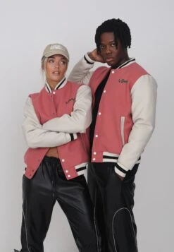 Lamar Varsity Jacket Unisex - Imitatieleren Jas - Coral -Geselecteerde Modieuze Dameskledingwinkels 6989b6b2882f45d285fd3d109057e05b