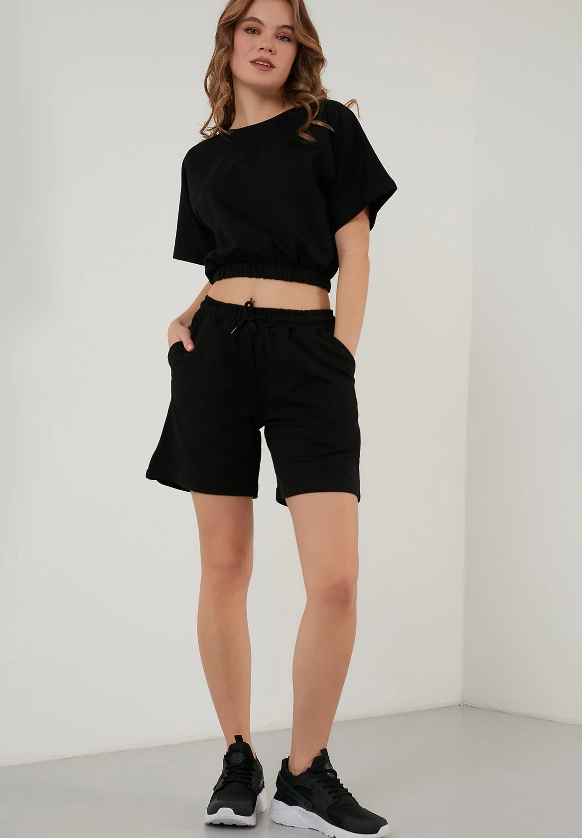 LELA Two Piece Set - Regular Fit - Shorts - Black 2 LELA Two Piece Set - Regular Fit - Shorts - Black - Afbeelding 2