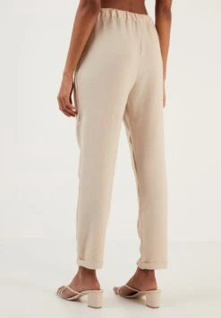 LELA Slim Fit - Broek - Stone -Geselecteerde Modieuze Dameskledingwinkels 768a4bd8c79f4f1596c10fdc2f212d70