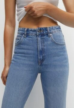 PULL & BEAR High Waist - Straight Leg Jeans - Stone Blue Denim 11 PULL & BEAR High Waist - Straight Leg Jeans - Stone Blue Denim -Geselecteerde Modieuze Dameskledingwinkels 78563639e6ab487785af196d5aa224c3
