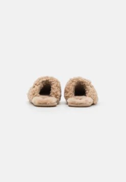 Ugg Maxi Curly Slide - Pantoffels - Sand -Geselecteerde Modieuze Dameskledingwinkels 7a5c0c81c53845faaf6e05c68bd00159