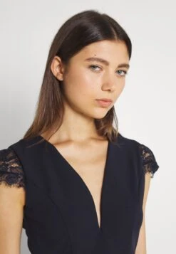 Wal G Sammy Maxi Dress - Jerseyjurk - Navy Blue 9 Wal G Sammy Maxi Dress - Jerseyjurk - Navy Blue -Geselecteerde Modieuze Dameskledingwinkels 7bc2a4050184495aa043b9ccc819a7a5