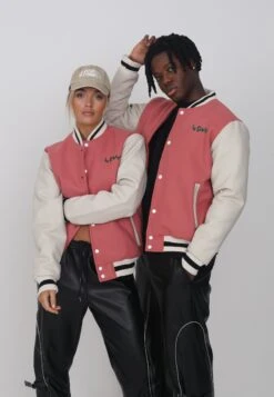 Lamar Varsity Jacket Unisex - Imitatieleren Jas - Coral -Geselecteerde Modieuze Dameskledingwinkels 8a017222170a4fe5ab58d611207414c4