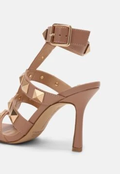Steve Madden Capri - Sandalen - Nude 17 Steve Madden Capri - Sandalen - Nude -Geselecteerde Modieuze Dameskledingwinkels 8ed824e3e2774b188b3e951fd96e7bc2