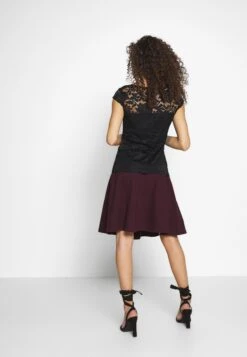 A-Lijn Rok - Winetasting -Geselecteerde Modieuze Dameskledingwinkels 8f766584be6a4cec936a188a3c5e2c77