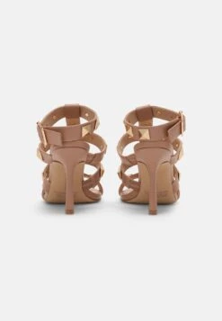 Steve Madden Capri - Sandalen - Nude 15 Steve Madden Capri - Sandalen - Nude -Geselecteerde Modieuze Dameskledingwinkels 9d4045aa0c954c89a6b211a34353d80a