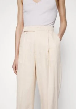 Filippa K Julie Trousers - Broek - Dusty Beige -Geselecteerde Modieuze Dameskledingwinkels ab8d0a552d464551947d8e05380fd49b