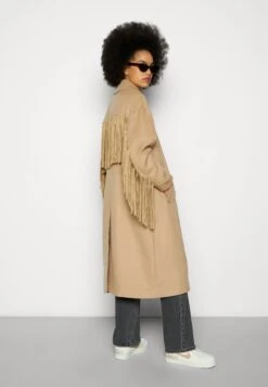 COLOURFUL REBEL Koko Fringe Coat - Mantel - Camel -Geselecteerde Modieuze Dameskledingwinkels acb6d9484a834ec28f1bf5a6b3ee7b89