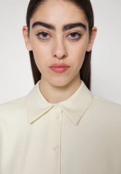 DRYKORN Cloelia - Blouse -Off White -Geselecteerde Modieuze Dameskledingwinkels bebbb1b52b314209b3098035ea56568d