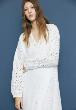 Minimum Pilma - Maxi-Jurk - White -Geselecteerde Modieuze Dameskledingwinkels c0ea2dd2fcb44ab8a2d04bed46c3157c