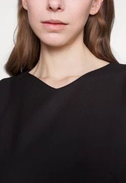 MAX & Co. Newyork - Etui-Jurk - Black -Geselecteerde Modieuze Dameskledingwinkels c21fc79edbf04577baece870d616dcf3