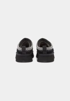 Ugg Tazz - Pantoffels - Nero 13 Ugg Tazz - Pantoffels - Nero -Geselecteerde Modieuze Dameskledingwinkels c983f7a8fa484ef09b6a5bc4a2135107