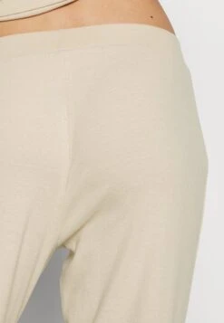 Anna Field Pyjama - Off-White -Geselecteerde Modieuze Dameskledingwinkels d12046b5d132415aa9645e8d17980ce0