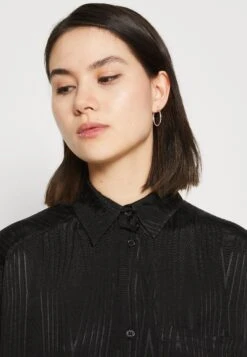 Monki Blousejurk - Black Jaquard -Geselecteerde Modieuze Dameskledingwinkels d35e4ded7d9d4d5c8bda640341787a43