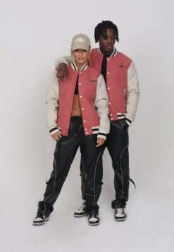 Lamar Varsity Jacket Unisex - Imitatieleren Jas - Coral -Geselecteerde Modieuze Dameskledingwinkels da79dc0c8f6446288071845f3a0ab1e8