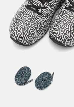 Uno - Sneakers Laag - Black/White 11 Uno - Sneakers Laag - Black/White -Geselecteerde Modieuze Dameskledingwinkels e15017e786444988a9e10e43c3562a1c