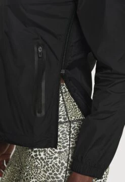 Ellesse Tepolini Jacket - Windjack - Black -Geselecteerde Modieuze Dameskledingwinkels e3b96d89fd12493ca5d148dcf1005035