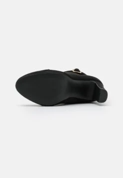 Veterboots - Black -Geselecteerde Modieuze Dameskledingwinkels e966ef61a78146d08fc867219b17d91c