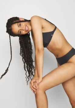 Seafolly Essentials Bralette - Bikinitop - Black -Geselecteerde Modieuze Dameskledingwinkels e9de9238a8f34c13985953eeeda3b217