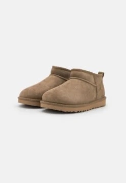 Ugg Korte Laarzen - Marrone 10 Ugg Korte Laarzen - Marrone -Geselecteerde Modieuze Dameskledingwinkels eb7d42414b394181ae85b6f4f39bc53d