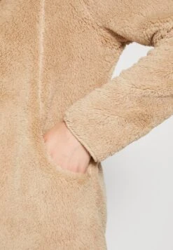 ONLY Onlcontact Hood Sherpa Coat - Lichte Jas - Humus -Geselecteerde Modieuze Dameskledingwinkels ee1f743064a0426facf27c6a0d0dc771