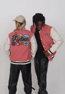 Lamar Varsity Jacket Unisex - Imitatieleren Jas - Coral -Geselecteerde Modieuze Dameskledingwinkels f9223cf371024af5a65b6533f93273a1